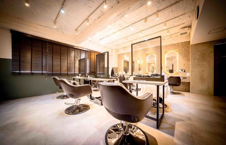 Ursus hair Salone by HEADLIGHT 北千住の写真 1