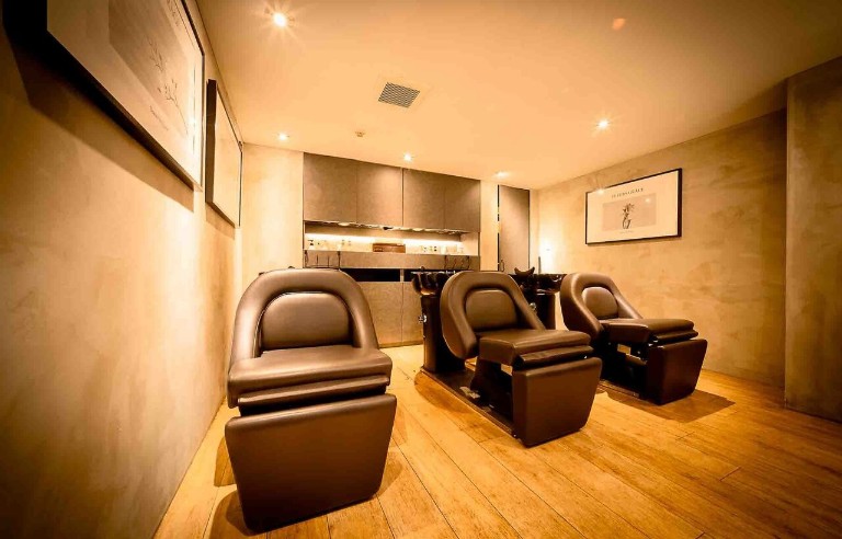 Ursus hair Salone by HEADLIGHT 北千住の写真 3