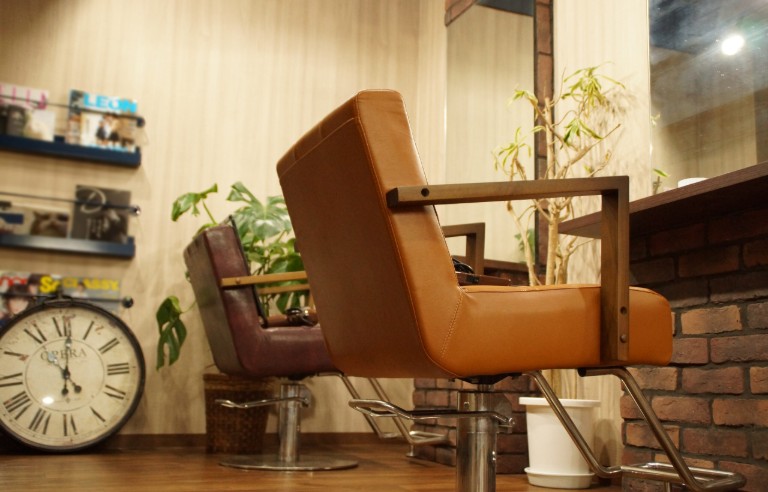 across hairdesign 五反田店の写真 1